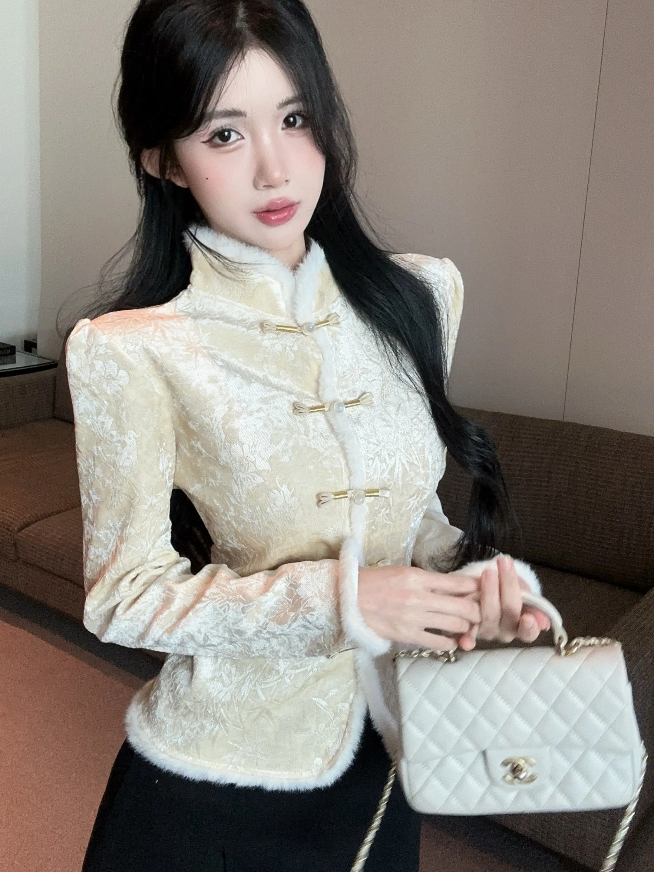 Женская базовая рубашка с воротником-стойкой, утепленная, в китайском национальном ретро-стиле, с пуговицами
Женская базовая рубашка с воротником-стойкой, утепленная, в китайском национальном ретро-стиле, с пуговицами