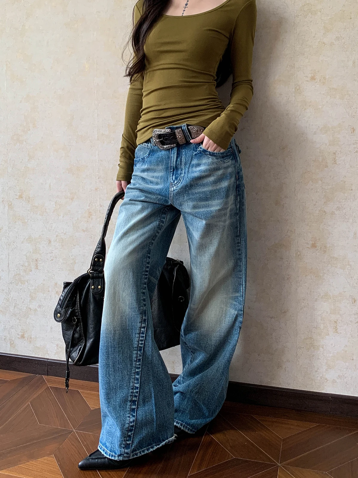 Apocket American Style Vintage Washed Loose Straight Leg Micro Flared Jeans Cleanfit Cotton Natural Waist Zipper Closure
Apocket American Style Vintage Washed Loose Straight Leg Micro Flared Jeans Cleanfit Cotton Natural Waist Zipper Closure