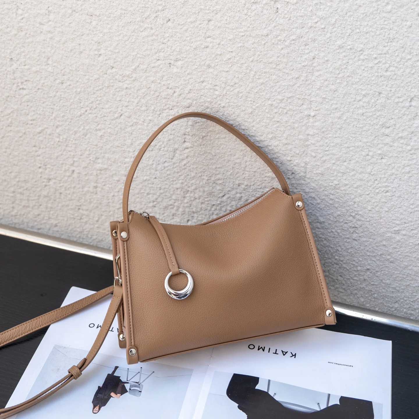 Women's Genuine Leather Shoulder Crossbody Underarm Bag Luxury Designer Brand Ladies Soft Cowhide Handbag High Quality Tote Bag
Women's Genuine Leather Shoulder Crossbody Underarm Bag Luxury Designer Brand Ladies Soft Cowhide Handbag High Quality Tote Bag