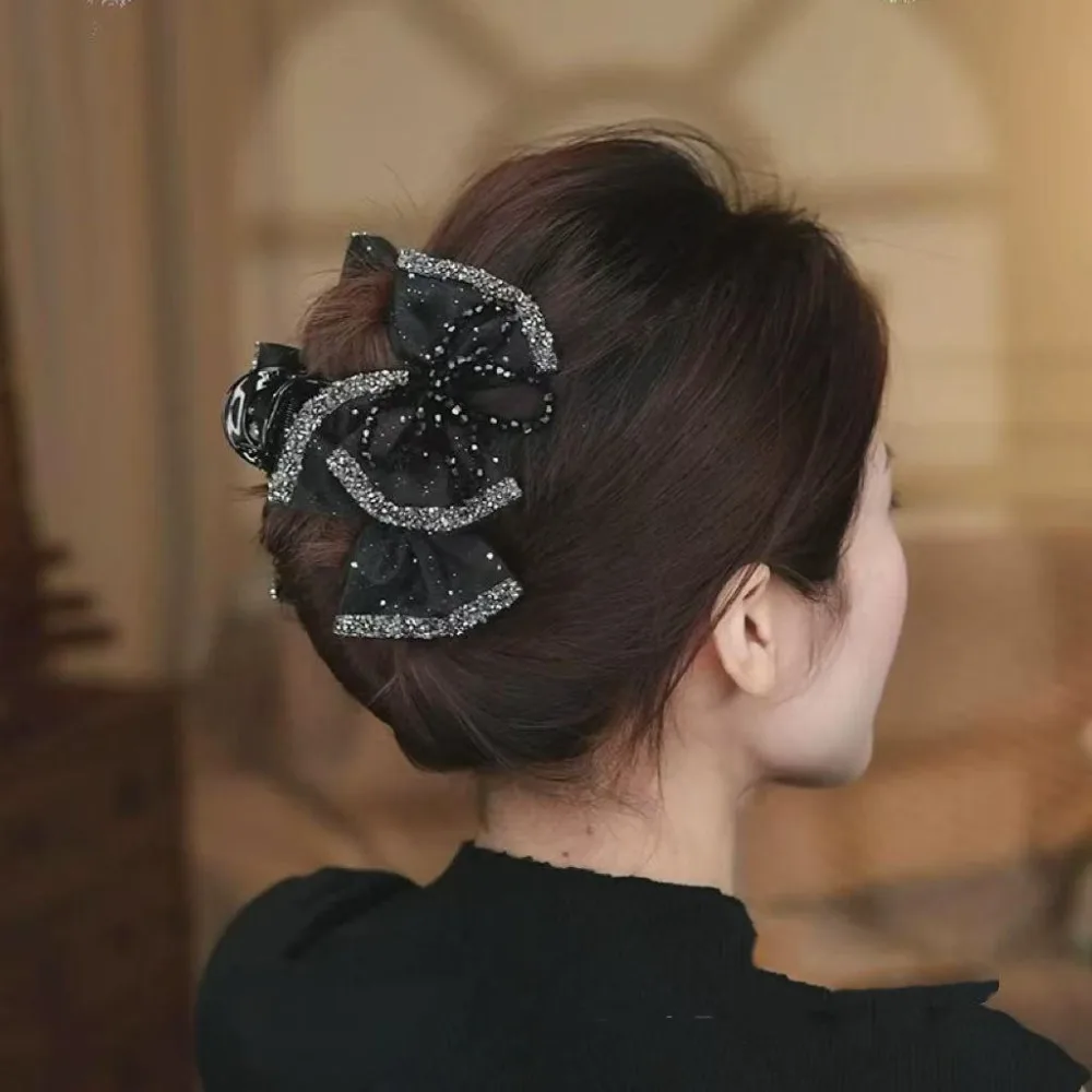 Fashion Beads Black Bow Shark Clip Cloth Elegant Shiny Rhinestone Hair Claw Polyester Headwear Women Sequin Hairgrips Female
Fashion Beads Black Bow Shark Clip Cloth Elegant Shiny Rhinestone Hair Claw Polyester Headwear Women Sequin Hairgrips Female