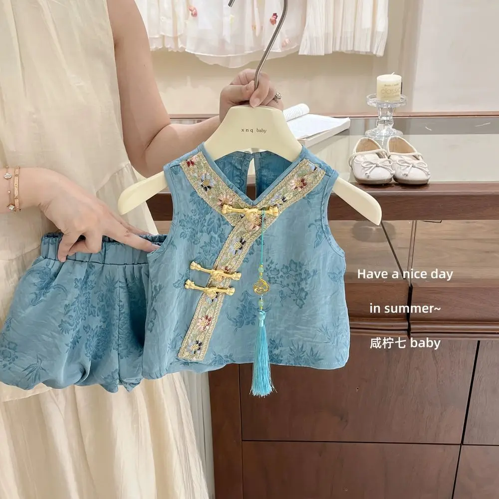 Girls' Summer Set Fashion New Style Children's Sleeveless Top New+Shorts Chinese Two Piece Set
Girls' Summer Set Fashion New Style Children's Sleeveless Top New+Shorts Chinese Two Piece Set