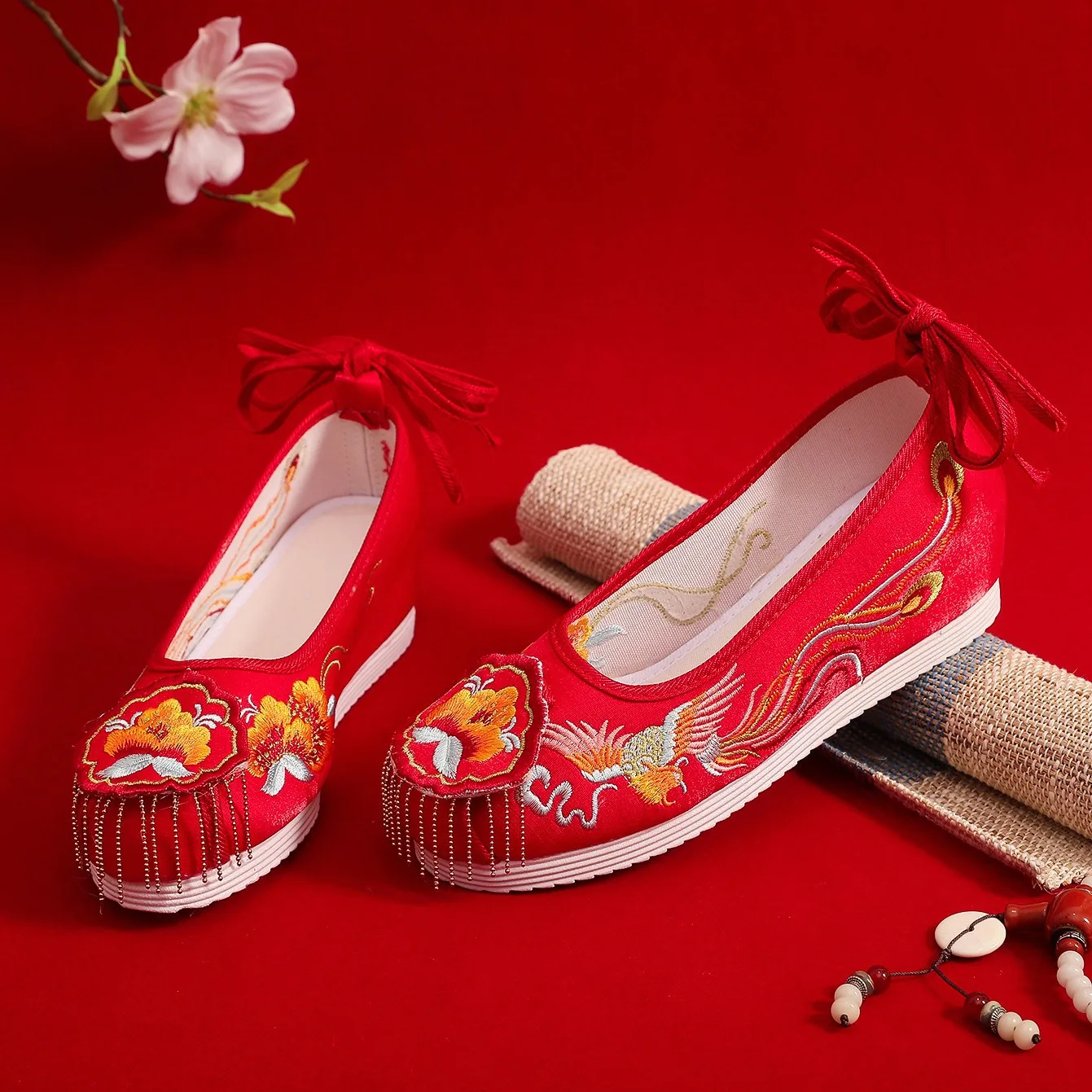 Women's Height Increasing Insole Low-Top Ethnic Style Performance Match with Hanfu Ancient Costume Embroidered Shoes
Women's Height Increasing Insole Low-Top Ethnic Style Performance Match with Hanfu Ancient Costume Embroidered Shoes