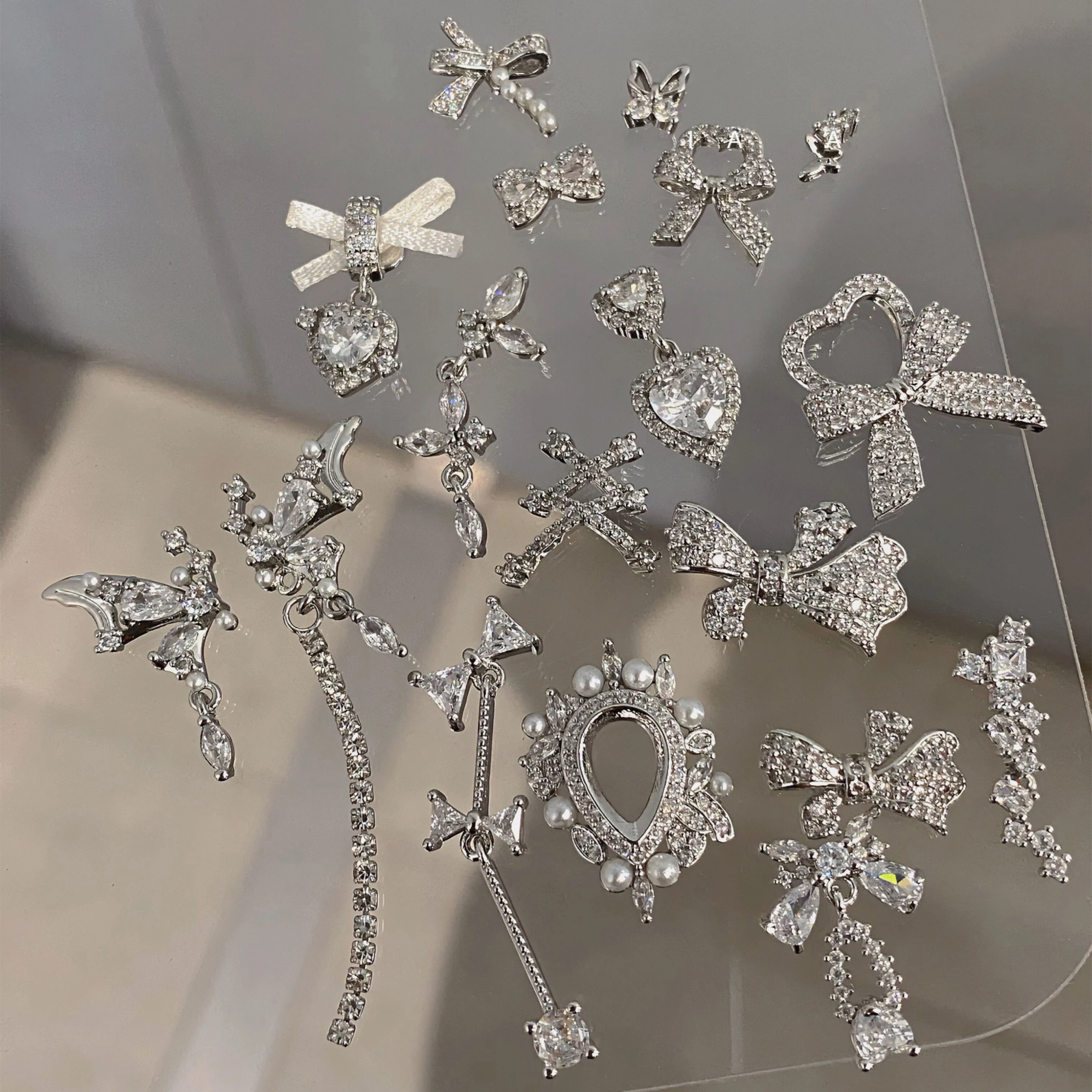5PCS/3PCS Retro Silver Metal Zircon Nail Charm Bow/ Nail Art Butterfly/Heart Parts For Nails LZ Decoration Style For Manicure
5PCS/3PCS Retro Silver Metal Zircon Nail Charm Bow/ Nail Art Butterfly/Heart Parts For Nails LZ Decoration Style For Manicure