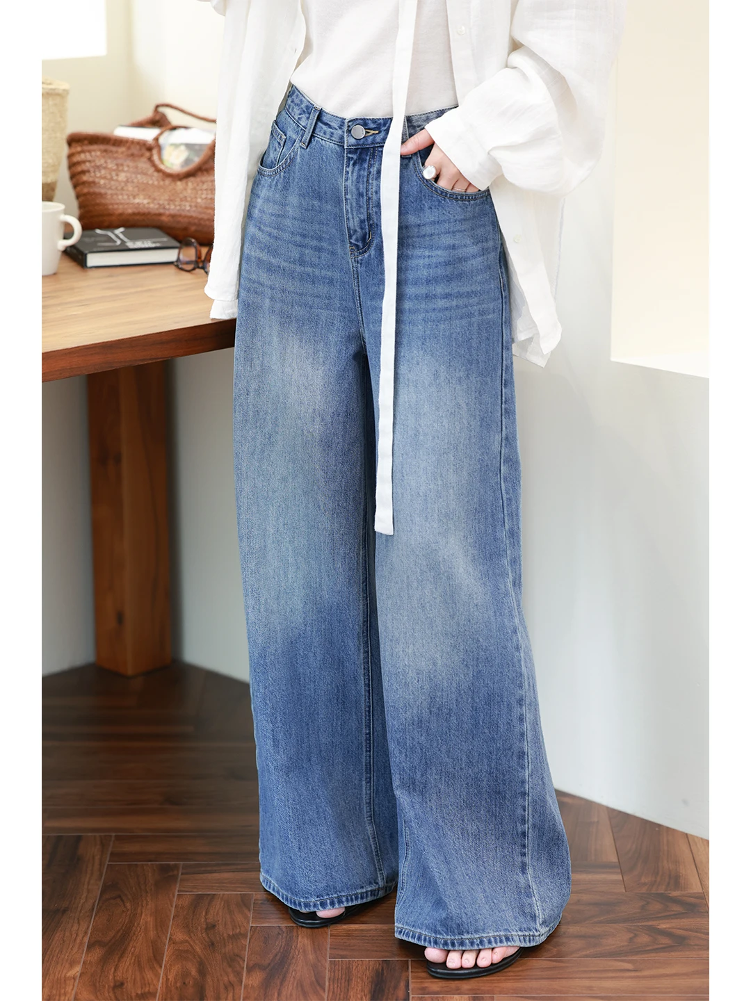 High Waist Wide Leg Jeans Loose Fit Straight Cut Casual Cotton Pants for Women Light Blue Washed Denim Trousers Breathable
High Waist Wide Leg Jeans Loose Fit Straight Cut Casual Cotton Pants for Women Light Blue Washed Denim Trousers Breathable