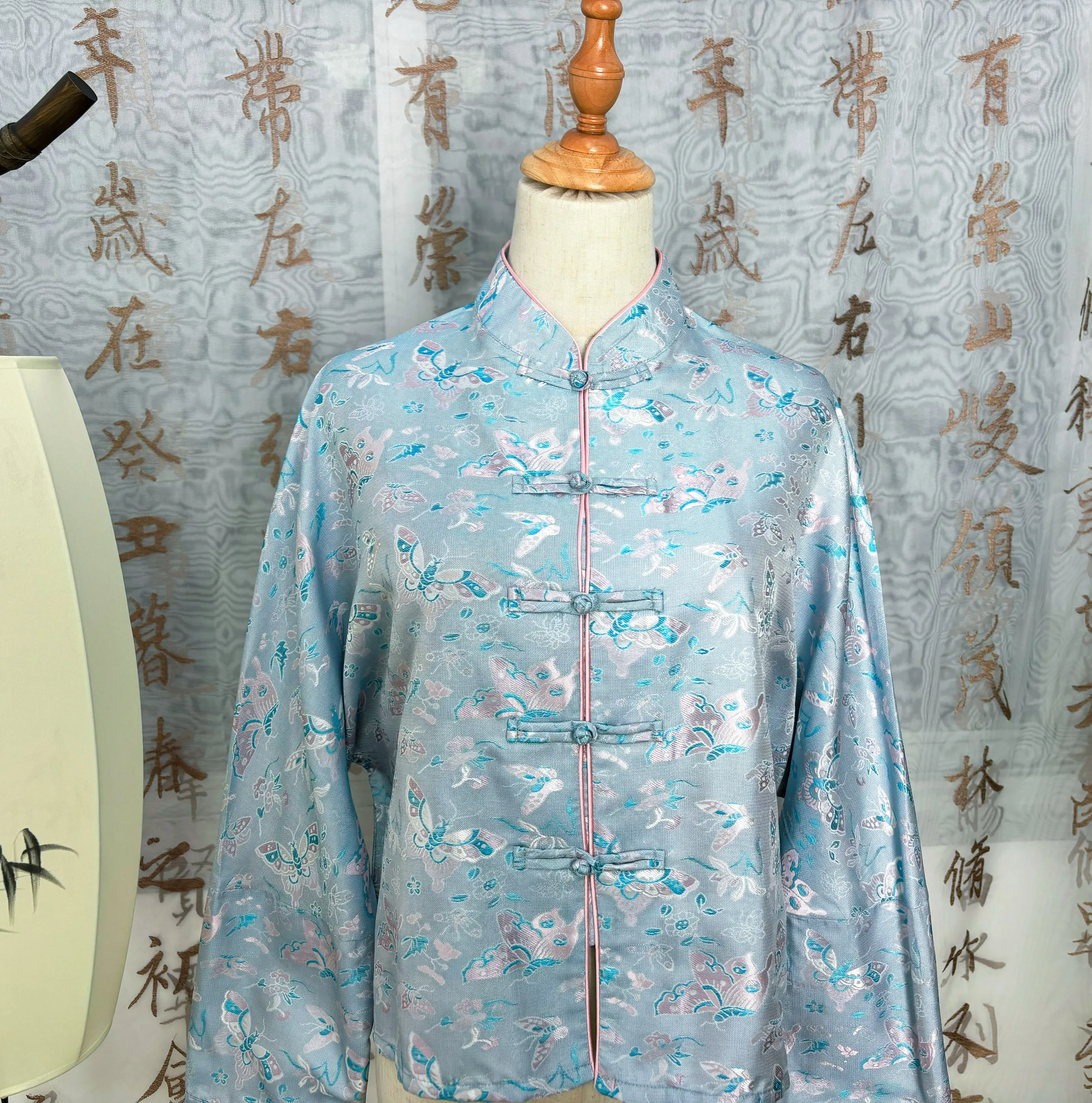 00% шелковое парное пальто с цветком любви, женский традиционный китайский топ на весенний сезон
00% шелковое парное пальто с цветком любви, женский традиционный китайский топ на весенний сезон