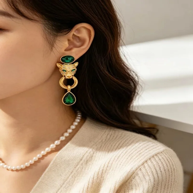 Fashionable Exaggerated Spots Leopard Green Gemstone Pendant Alloy Earrings Elegant Ladies Daily Party Event Versatile Accessori
Fashionable Exaggerated Spots Leopard Green Gemstone Pendant Alloy Earrings Elegant Ladies Daily Party Event Versatile Accessori