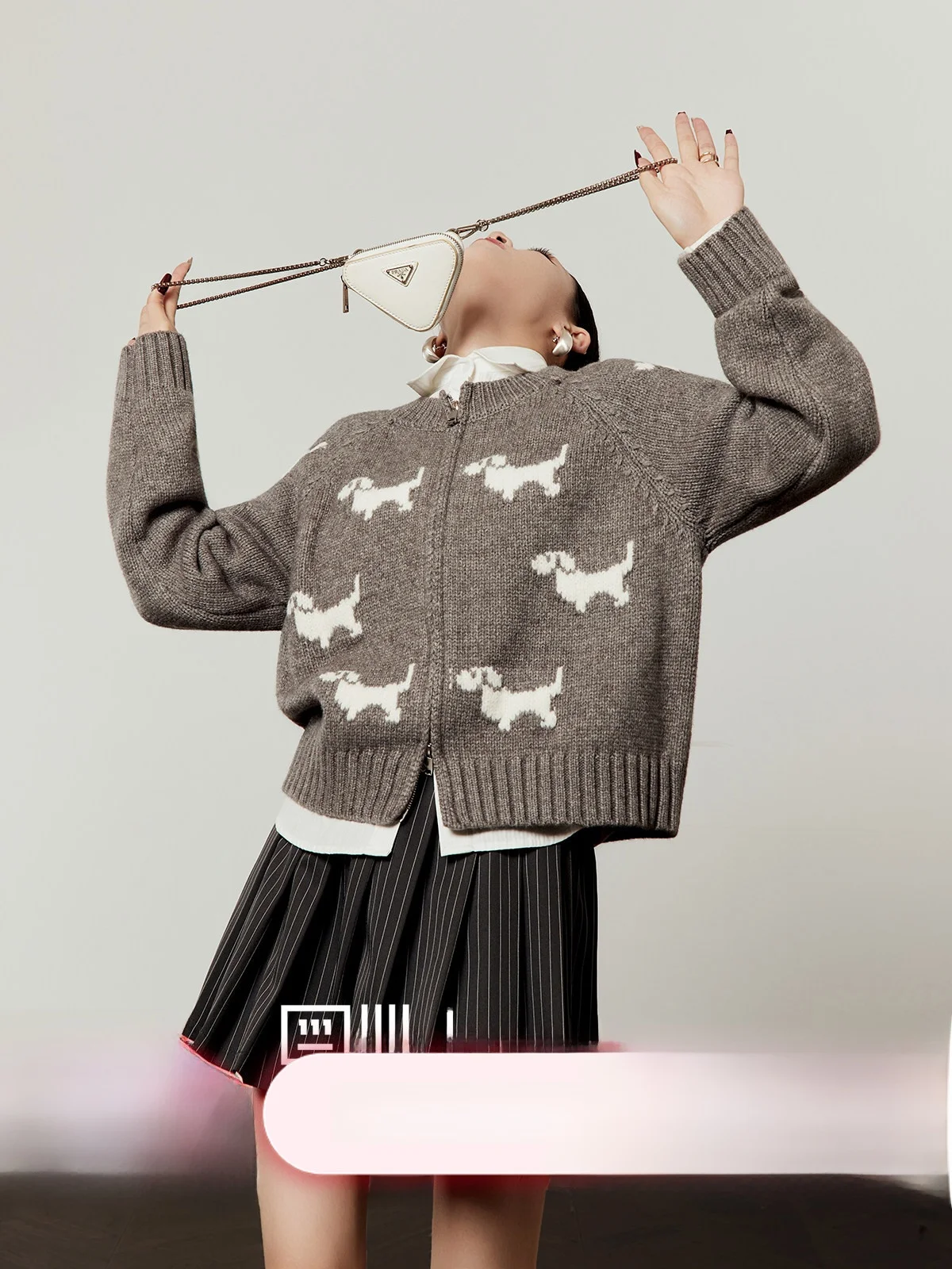 Женский вязаный свитер-кардиган на весну 2026 года, новинка, свободный крой, повседневный, с круглым вырезом, в стиле ретро, с длинными рукавами
Женский вязаный свитер-кардиган на весну 2026 года, новинка, свободный крой, повседневный, с круглым вырезом, в стиле ретро, с длинными рукавами