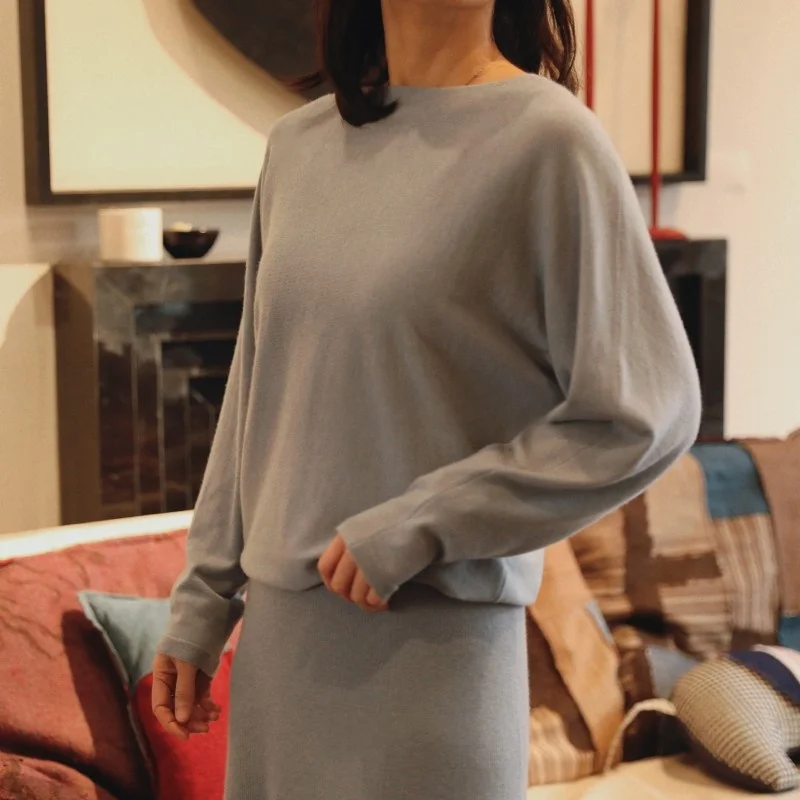 Elegant Spring Greeting Pure Cashmere Fleece round Neck Batwing Sleeve Knitted Sweater Refined Texture for Women's Fashion
Elegant Spring Greeting Pure Cashmere Fleece round Neck Batwing Sleeve Knitted Sweater Refined Texture for Women's Fashion