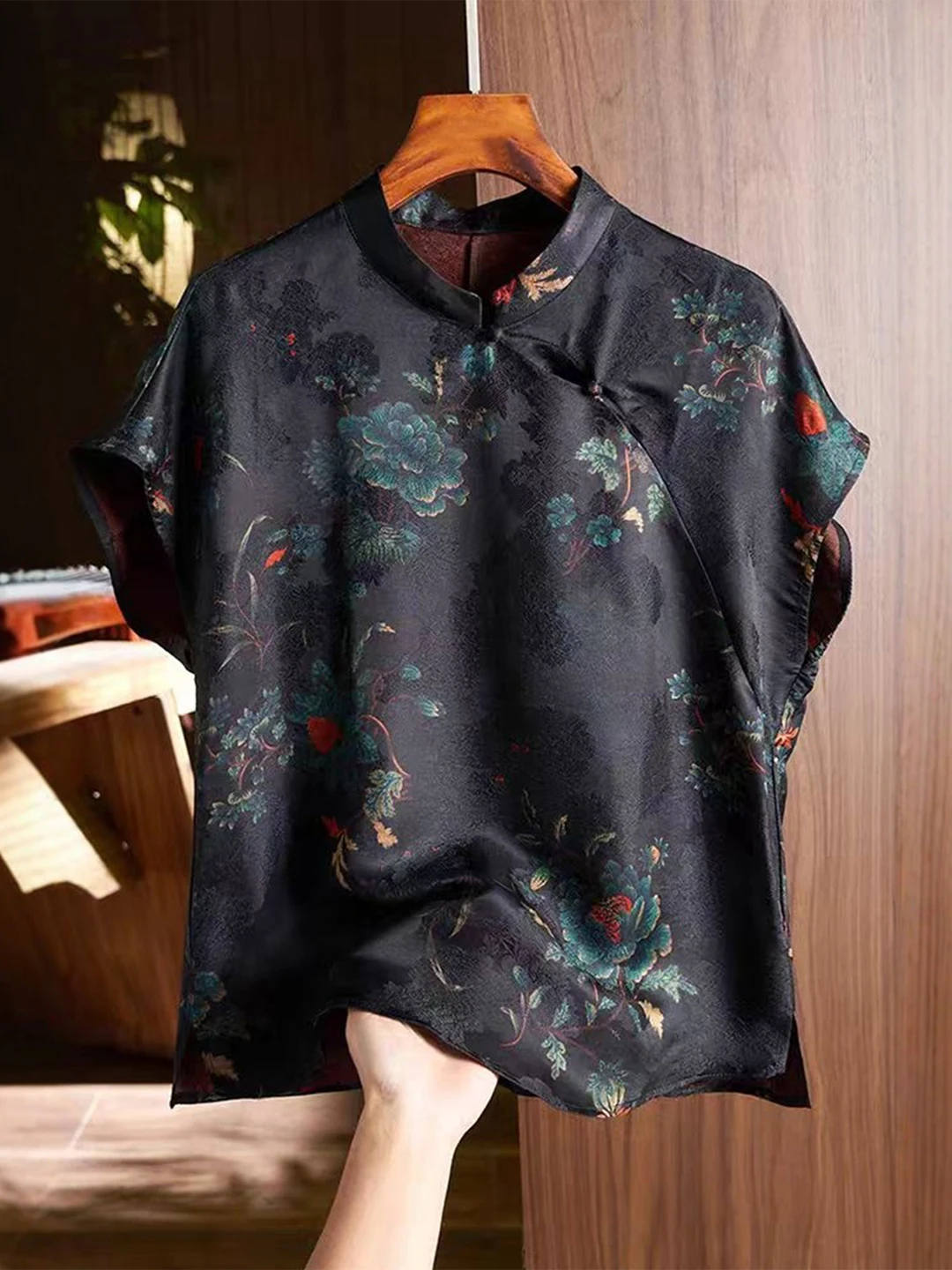 Новая женская шелковая блузка с вышивкой в китайском стиле Or Sve High-End Sensation Xiangyun Silk Mom's Silk Blouse 
Новая женская шелковая блузка с вышивкой в китайском стиле Or Sve High-End Sensation Xiangyun Silk Mom's Silk Blouse