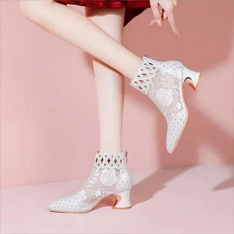 New Summer Mesh Breathable Sandals with Rhinestone Decoration Shaped Heels Retro British Style Sandals Leather Boots Women
New Summer Mesh Breathable Sandals with Rhinestone Decoration Shaped Heels Retro British Style Sandals Leather Boots Women