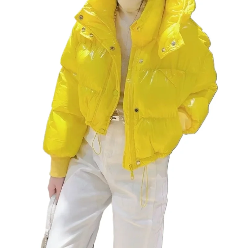 Новая зимняя женская одежда из хлопка и вельвета, свободного кроя, короткая, с капюшоном, универсальная, в корейском стиле, глянцевая, не требующая стирки.
Новая зимняя женская одежда из хлопка и вельвета, свободного кроя, короткая, с капюшоном, универсальная, в корейском стиле, глянцевая, не требующая стирки.