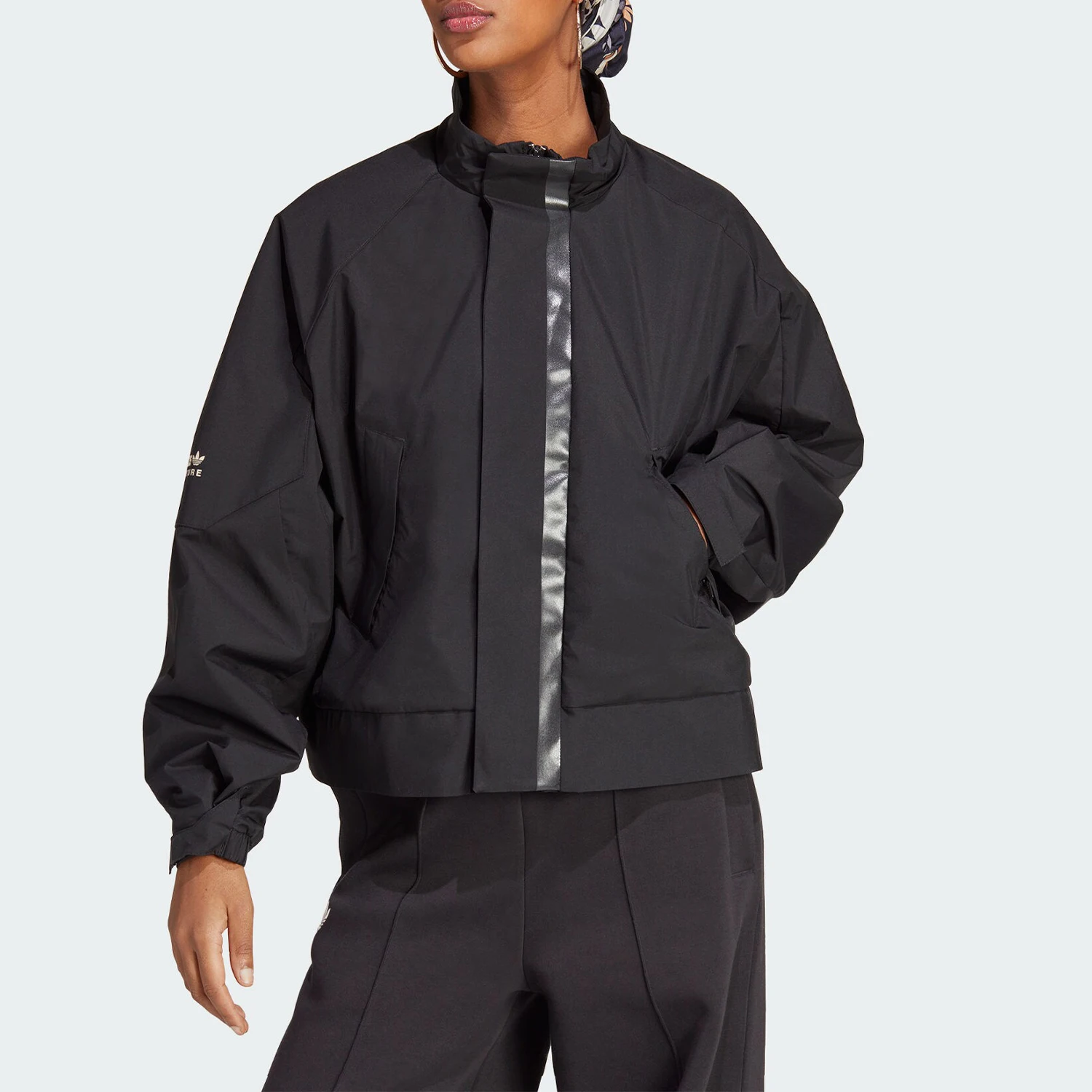 Adidas genuine clover women's loose standing collar sports and leisure jacket IB7374
Adidas genuine clover women's loose standing collar sports and leisure jacket IB7374