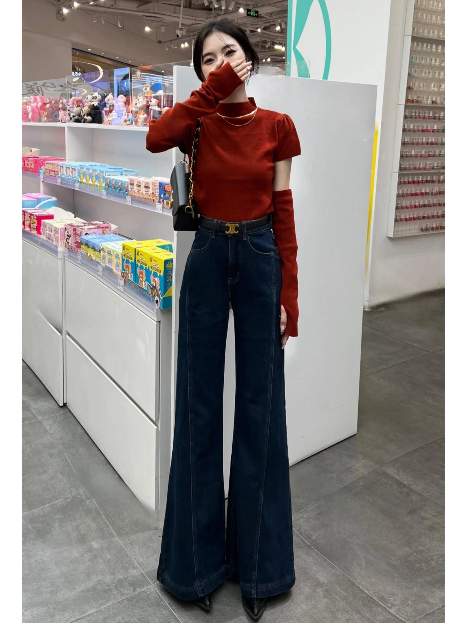 Hong Kong Style High Waist Bell Bottom Jeans Women's Deep Blue Slimming Wide Leg Long Trousers Autumn Winter Fashion Ladies
Hong Kong Style High Waist Bell Bottom Jeans Women's Deep Blue Slimming Wide Leg Long Trousers Autumn Winter Fashion Ladies