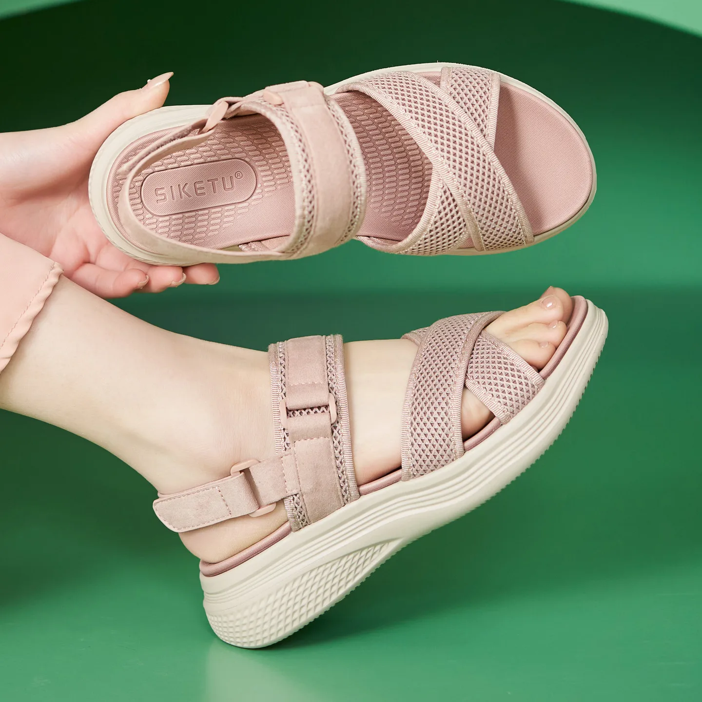 Plus Size Shoes for Women 35-42 Summer Fashion Round Toe Platform Wedge Comfortable Non-slip Sandals Casual Sport Sandals
Plus Size Shoes for Women 35-42 Summer Fashion Round Toe Platform Wedge Comfortable Non-slip Sandals Casual Sport Sandals