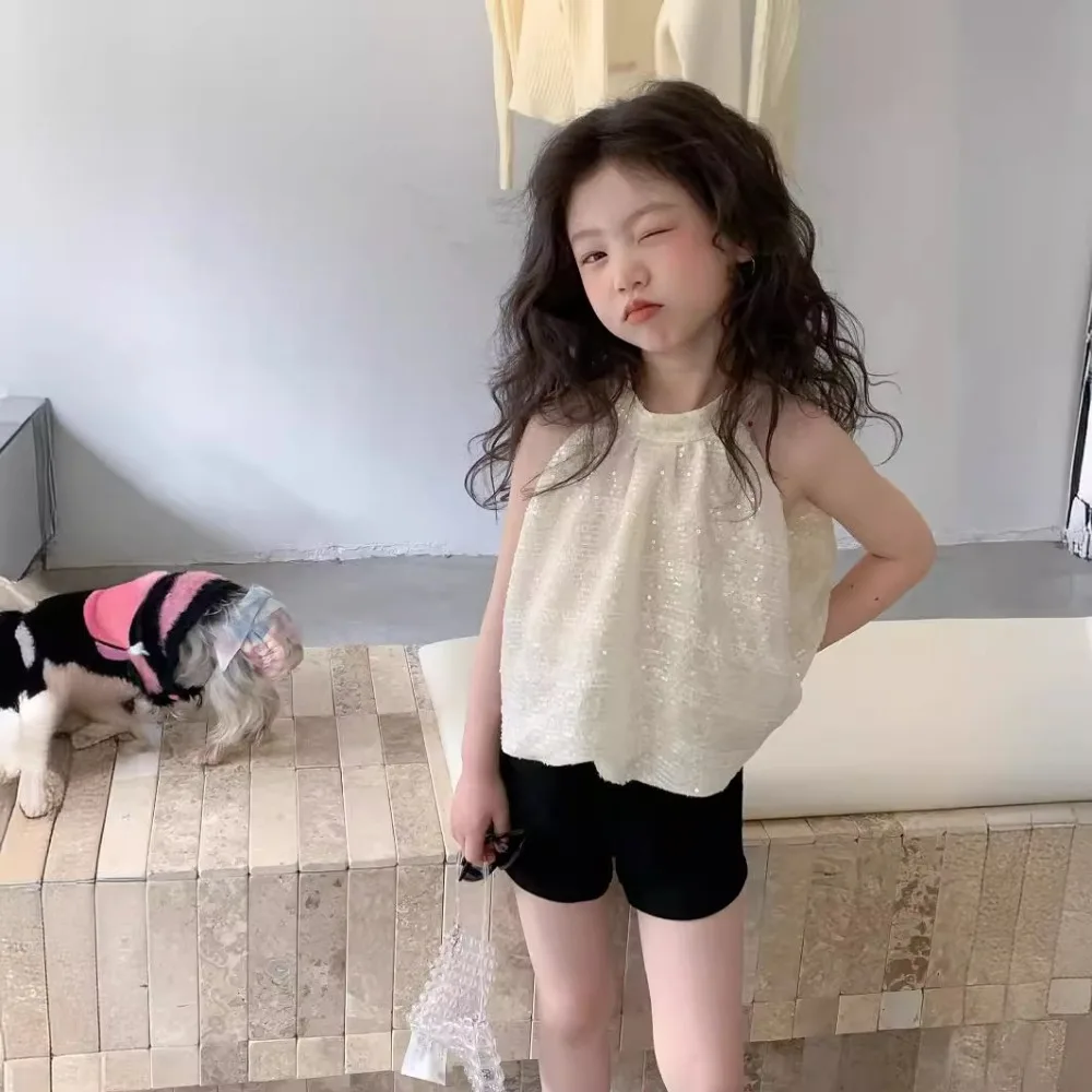 Girls Suit Korean Style 2024 Summer New Solid Color T Shirt Tank Top Sequin Shorts Two Piece Fashion Summer Children Suit
Girls Suit Korean Style 2024 Summer New Solid Color T Shirt Tank Top Sequin Shorts Two Piece Fashion Summer Children Suit