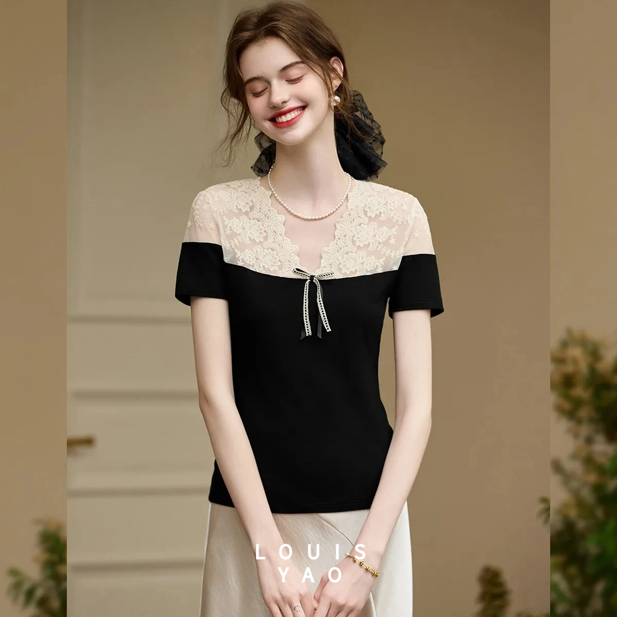 LOUISYAO 2026 Summer Lace Short Sleeve T-Shirt Women V Neck Bow Tie Slightly Stretch Knit Woven Top
LOUISYAO 2026 Summer Lace Short Sleeve T-Shirt Women V Neck Bow Tie Slightly Stretch Knit Woven Top