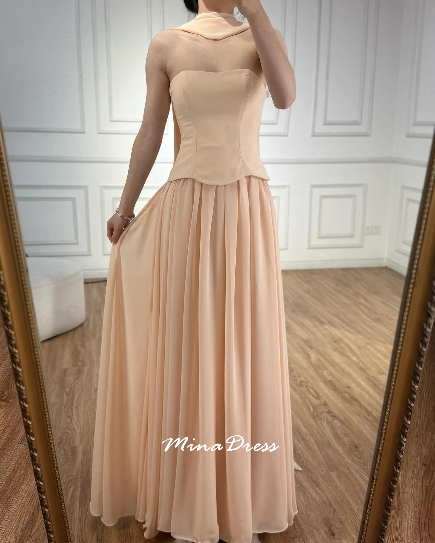 Mina Customized Elegant Off-Shoulder A-shaped High Quality Flowing Hand-Word Wrinkle Evening Dress Woman Party Dresses 2025 Prom
Mina Customized Elegant Off-Shoulder A-shaped High Quality Flowing Hand-Word Wrinkle Evening Dress Woman Party Dresses 2025 Prom