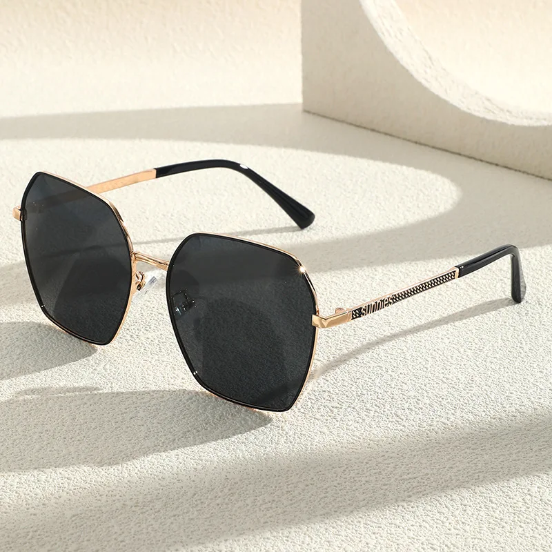 Vaka Classic Metal Frame Polarized Gradient Lens Women's Sunglasses UV400 Summer Travel Essential Driving Cycling Festival Gift
Vaka Classic Metal Frame Polarized Gradient Lens Women's Sunglasses UV400 Summer Travel Essential Driving Cycling Festival Gift