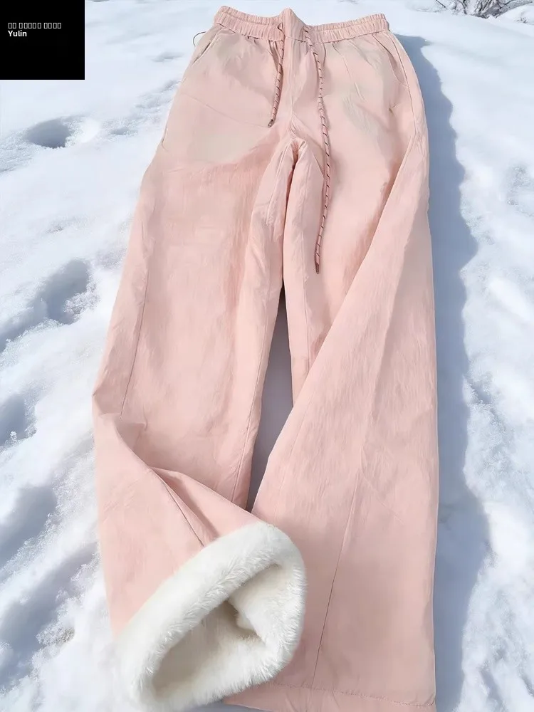 Розовые зимние утепленные хлопковые брюки унисекс, прямые лыжные штаны с флисовой подкладкой, теплые, защищающие от холода, для северо-восточных регионов, длинные брюки
Розовые зимние утепленные хлопковые брюки унисекс, прямые лыжные штаны с флисовой подкладкой, теплые, защищающие от холода, для северо-восточных регионов, длинные брюки