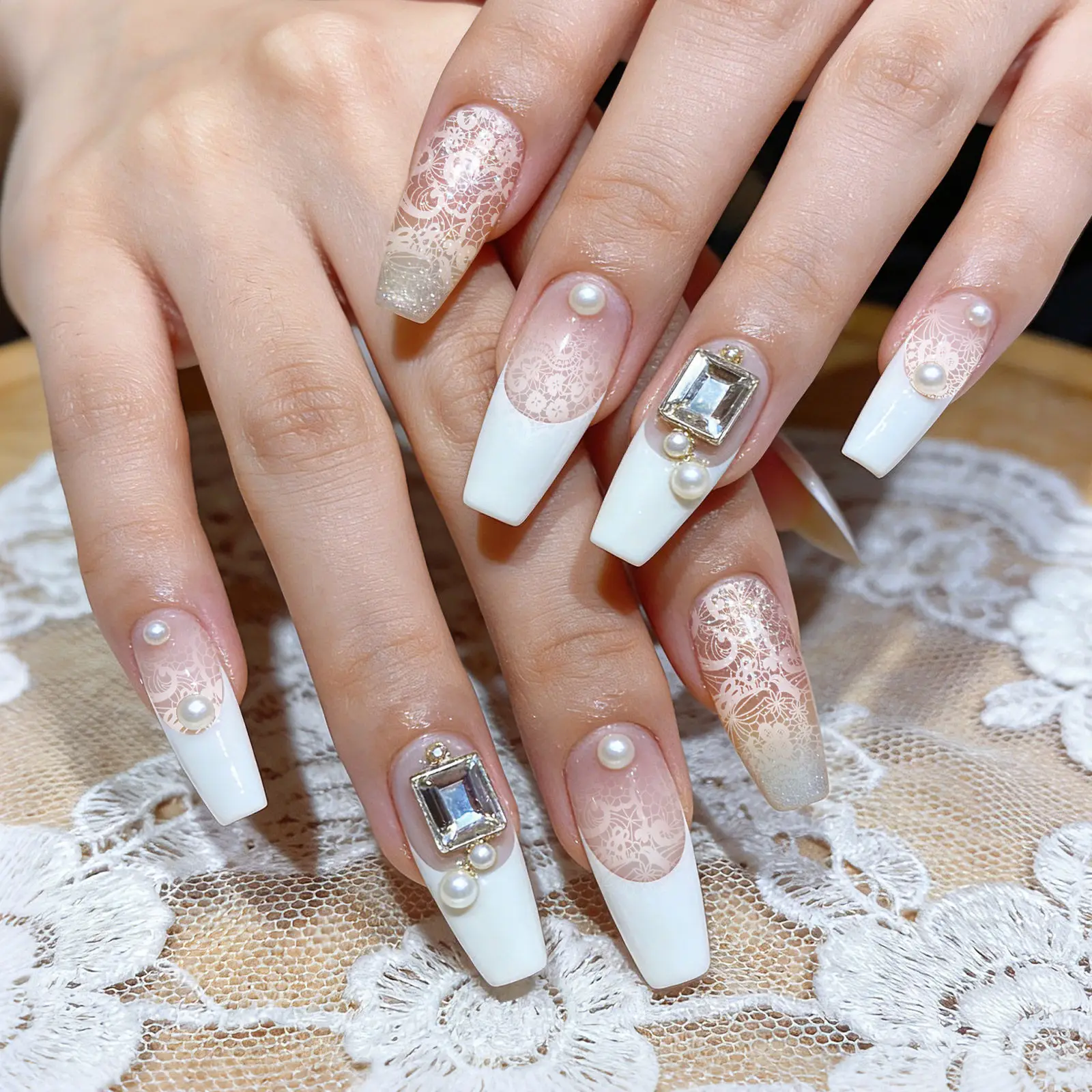 20 рулонов наклеек для ногтей с кружевным узором, тонкие детали, романтический дизайн, декоративные наклейки для ногтей с специальной коробкой для хранения, для ногтей на руках и ногах
20 рулонов наклеек для ногтей с кружевным узором, тонкие детали, романтический дизайн, декоративные наклейки для ногтей с специальной коробкой для хранения, для ногтей на руках и ногах