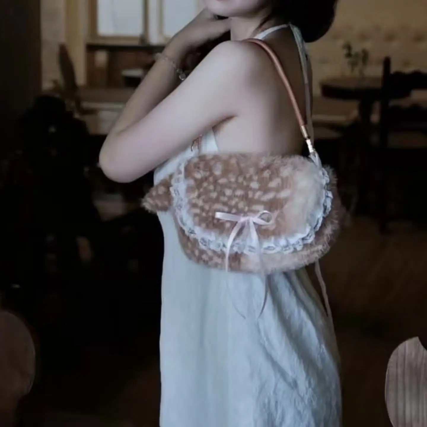 Winter Retro Plush Cute Deer Spotted Fur Storage Bags Versatile Bow Lace Handbag Armpit Bag Harajuku Decorative Accessories
Winter Retro Plush Cute Deer Spotted Fur Storage Bags Versatile Bow Lace Handbag Armpit Bag Harajuku Decorative Accessories