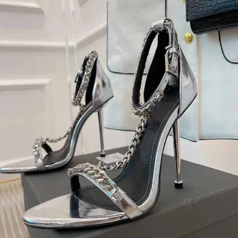 T-Chain Key Lock Pendant Pointed Gold Heel Sandals Woman Summer 2025 Open Toe Buckles Sexy Fashion High Heel Women's Shoes
T-Chain Key Lock Pendant Pointed Gold Heel Sandals Woman Summer 2025 Open Toe Buckles Sexy Fashion High Heel Women's Shoes