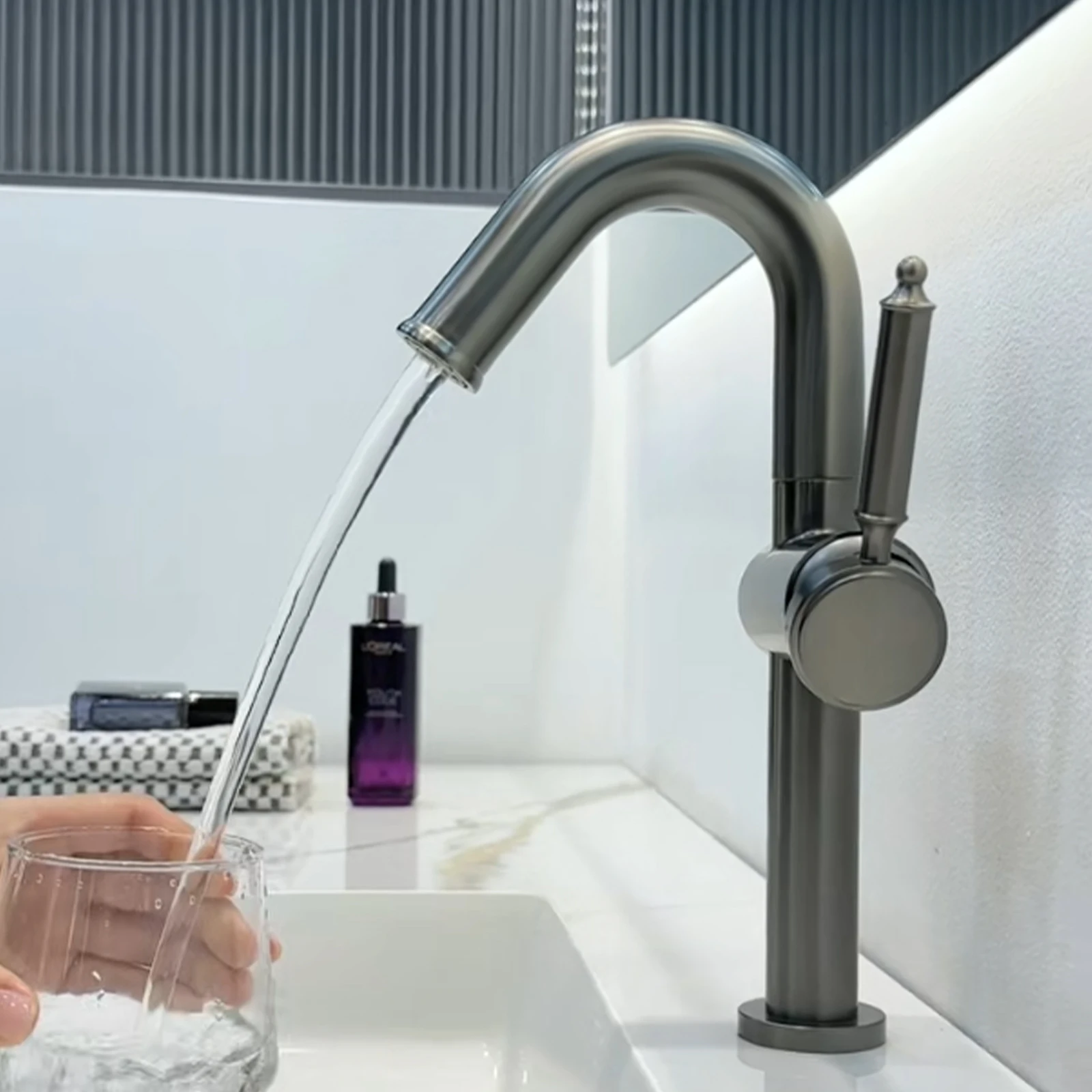 Deck Mount 1 Hole Bathroom Sink Faucet 2 Modes 360° Rotation Vanity Sink Faucet Single Handle Hot and Cold Mixer Taps Gray
Deck Mount 1 Hole Bathroom Sink Faucet 2 Modes 360° Rotation Vanity Sink Faucet Single Handle Hot and Cold Mixer Taps Gray