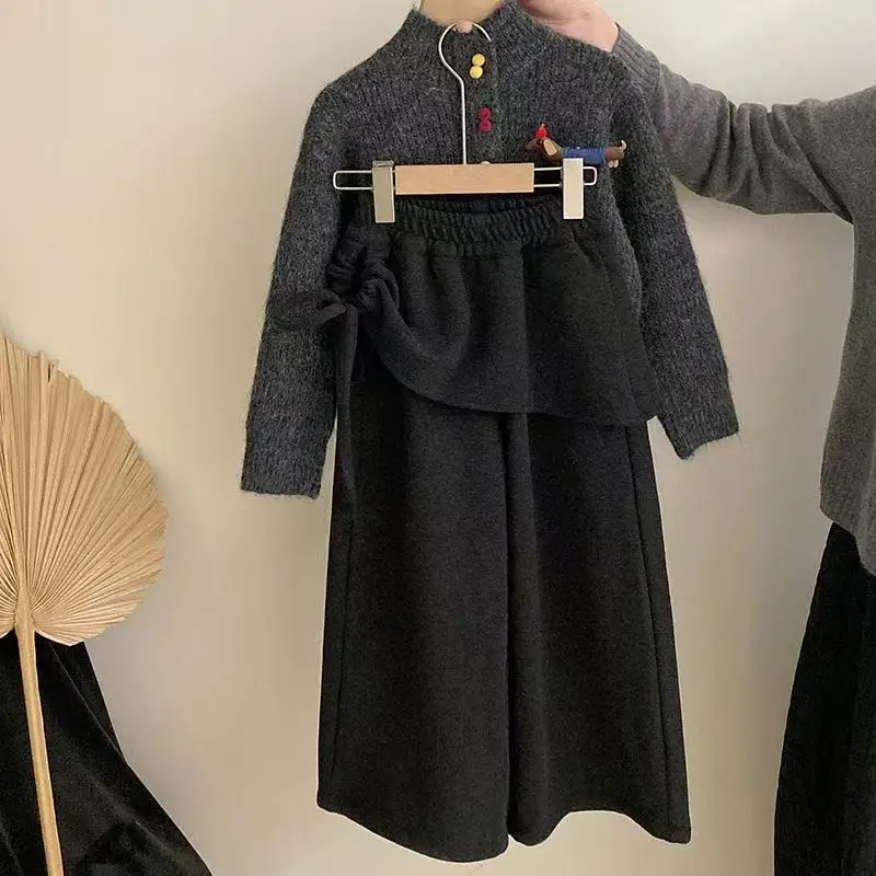 Korean Version Girls' Winter New Cartoon Puppy Knitted Sweater Fart Curtain Fleece Loose Casual Pants Two-piece Set
Korean Version Girls' Winter New Cartoon Puppy Knitted Sweater Fart Curtain Fleece Loose Casual Pants Two-piece Set