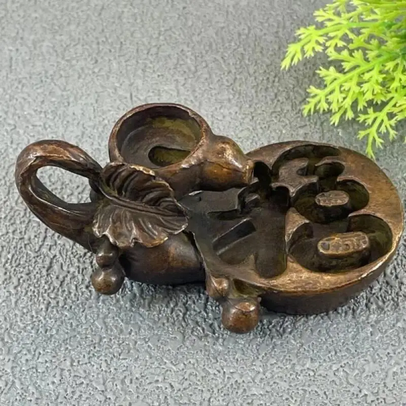 Antique Copper Alloy Carving Gourd Fu character Reverse Flow Incense Burner Creative Home Living Room Vintage Ornament
Antique Copper Alloy Carving Gourd Fu character Reverse Flow Incense Burner Creative Home Living Room Vintage Ornament
