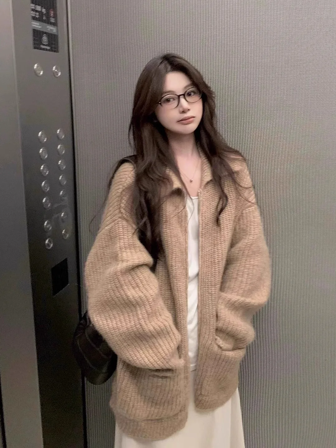Spring 2026 Women's Loose Fit Long Sve Knitwear Cardigan Slimming Design Casual Sle Korean Faion Spring Outerwear
Spring 2026 Women's Loose Fit Long Sve Knitwear Cardigan Slimming Design Casual Sle Korean Faion Spring Outerwear