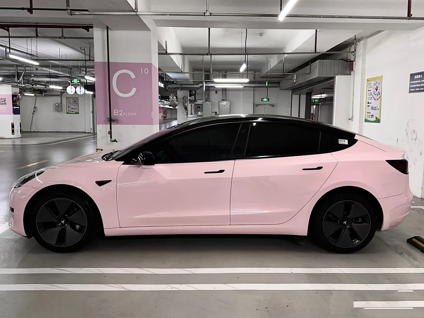 Розовая виниловая ПЭТ-пленка для автомобильной наклейки, глянцевая красная автомобильная пленка для настройки автомобиля
Розовая виниловая ПЭТ-пленка для автомобильной наклейки, глянцевая красная автомобильная пленка для настройки автомобиля