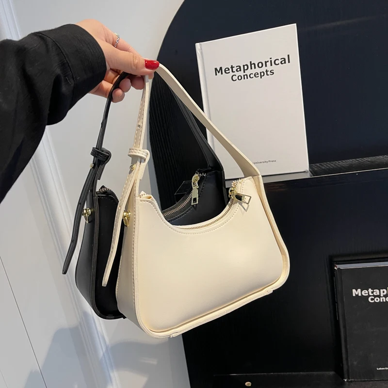 Simple Armpit Purse Black PU Leather Handbag Women's Bag Small Bucket Clutch Bag Female Fashionable Underarm Shoulder Bag
Simple Armpit Purse Black PU Leather Handbag Women's Bag Small Bucket Clutch Bag Female Fashionable Underarm Shoulder Bag