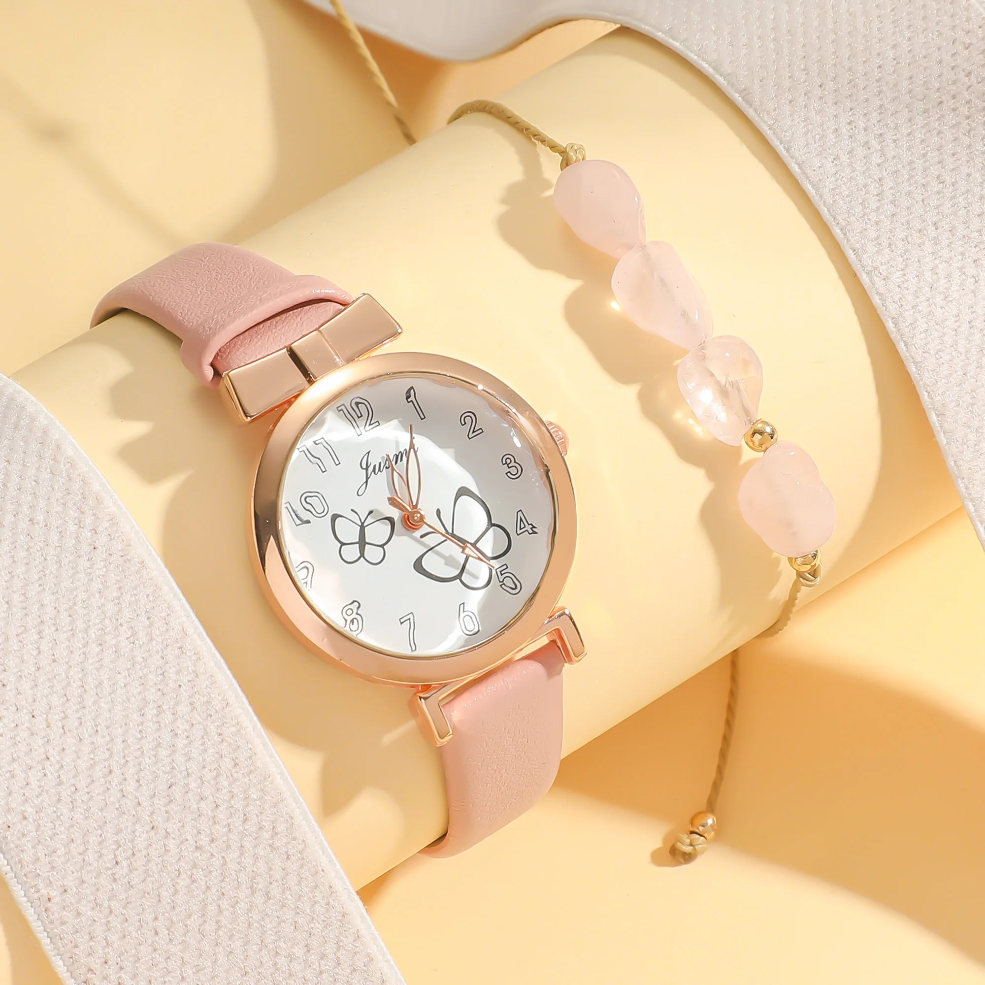 No gift box; Fine watch strap for girls to show temperament; Pink bracelet set for women suitable for holiday gifts.
No gift box; Fine watch strap for girls to show temperament; Pink bracelet set for women suitable for holiday gifts.