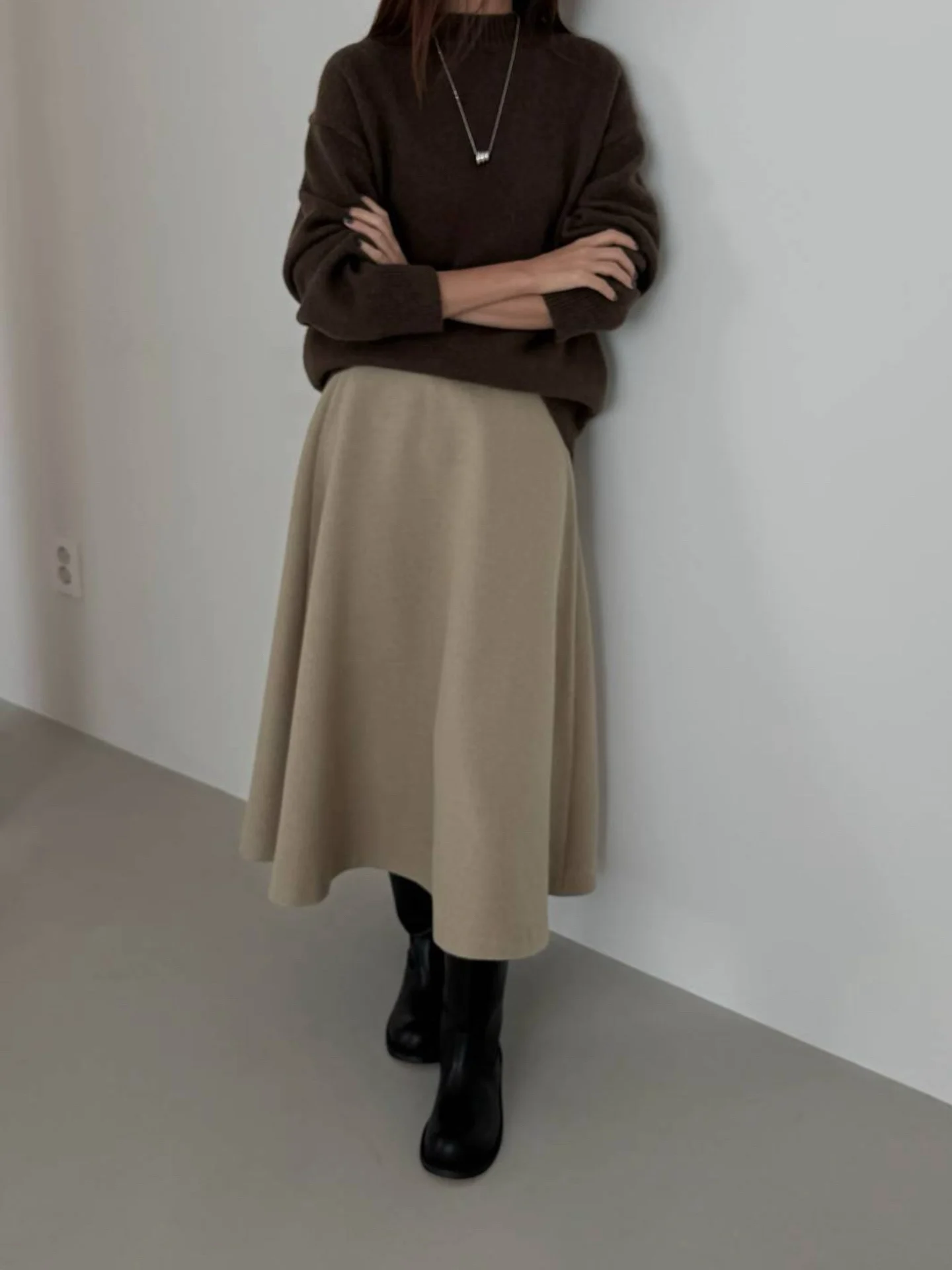 A404 BAADA Double Color MAJDAN Wool Elastic Waist Umbrella Skirt Versatile Cleanfit mid Waist Woolen f Skirt for Ladies
A404 BAADA Double Color MAJDAN Wool Elastic Waist Umbrella Skirt Versatile Cleanfit mid Waist Woolen f Skirt for Ladies