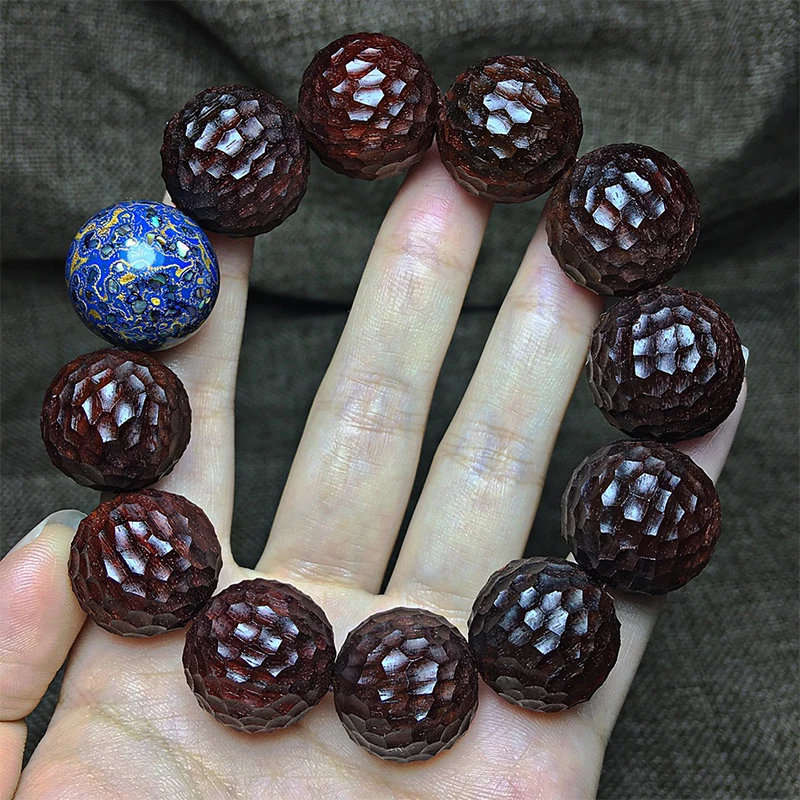 Indian Lobular Red Sandalwood Bracelet Men's Handmade Hammer Bucket Beads Old Material Venus Sandalwood Rosary Bead Bracelet
Indian Lobular Red Sandalwood Bracelet Men's Handmade Hammer Bucket Beads Old Material Venus Sandalwood Rosary Bead Bracelet