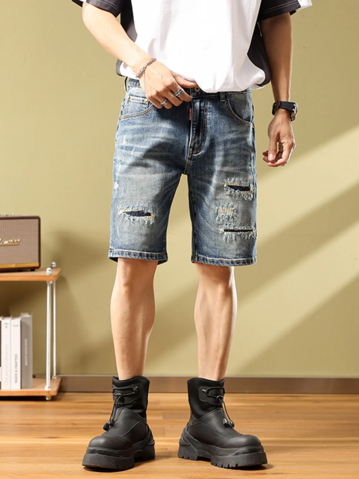 American High-End Men's Loose Straight Leg Jeans orts with Patchwork Hole Design Cotton Stretch Denim Casual Summer Wear
American High-End Men's Loose Straight Leg Jeans orts with Patchwork Hole Design Cotton Stretch Denim Casual Summer Wear