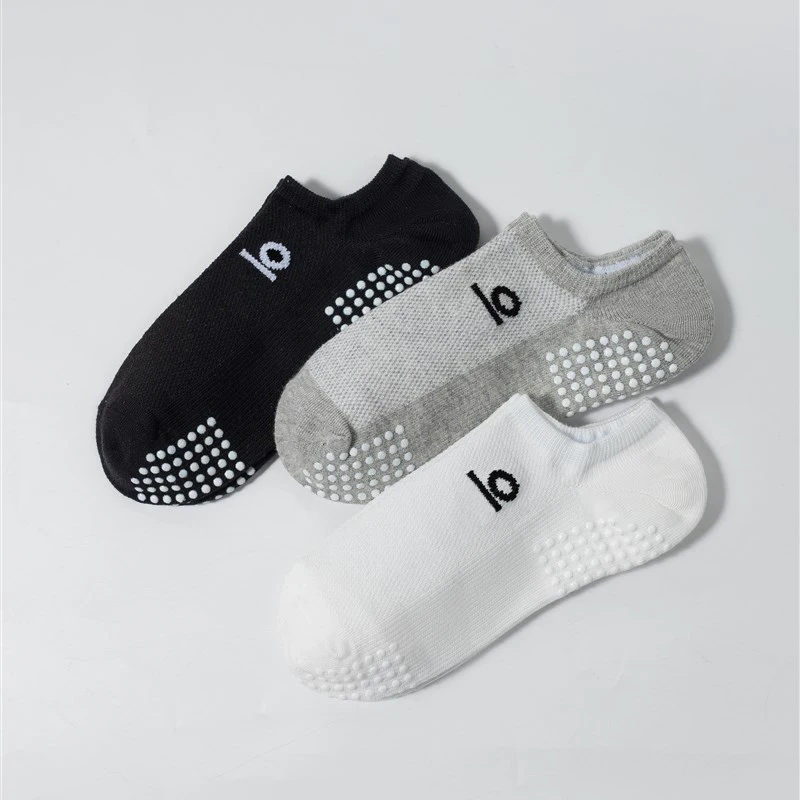 Sports Anti Slip Boat Socks for Women Comfortable and Breathable Cotton Socks Pilates Fitness Indoor Yoga Training Socks
Sports Anti Slip Boat Socks for Women Comfortable and Breathable Cotton Socks Pilates Fitness Indoor Yoga Training Socks