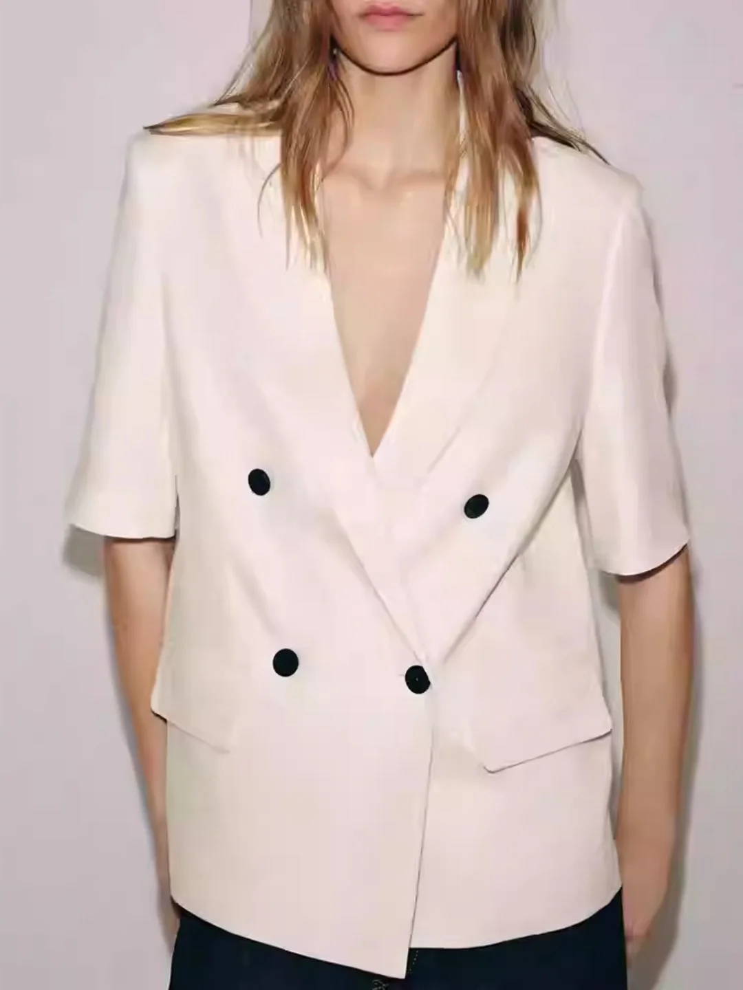 Women's Summer 2026 Casual Fashion Linen Short Sleeve Suit Jacket Loose Fit Thin Material Double Button Closure Regular Length
Women's Summer 2026 Casual Fashion Linen Short Sleeve Suit Jacket Loose Fit Thin Material Double Button Closure Regular Length