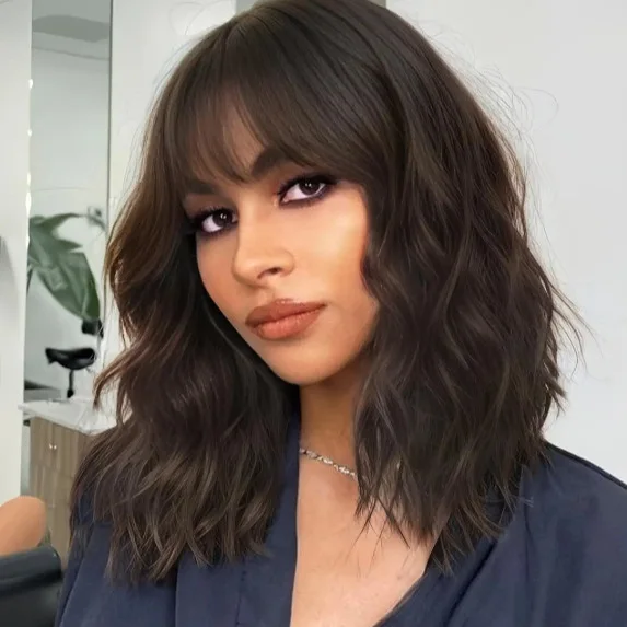 European and American wigs with bangs, wavy medium-length curly hair, synthetic bangs, collarbone-length style for daily wear
European and American wigs with bangs, wavy medium-length curly hair, synthetic bangs, collarbone-length style for daily wear