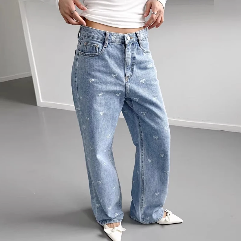 Korean Retro Bow Printed Casual Jeans Women 2024 Summer New High-waisted Loose All Match Denim Straight Pants
Korean Retro Bow Printed Casual Jeans Women 2024 Summer New High-waisted Loose All Match Denim Straight Pants
