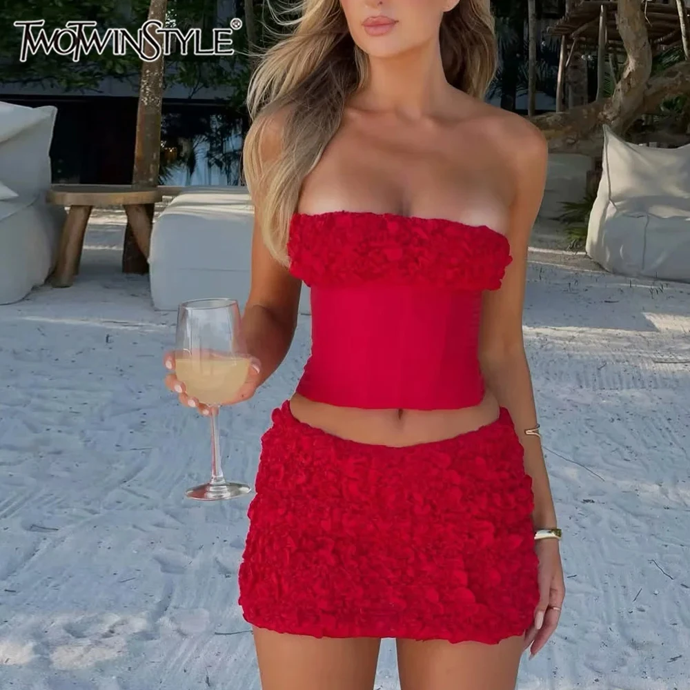 TWOTWINSTYLE Solid Two Piece Set for Women Strapless Sleeveless Top High Waist Slimming Skirts Female Fashion New
TWOTWINSTYLE Solid Two Piece Set for Women Strapless Sleeveless Top High Waist Slimming Skirts Female Fashion New