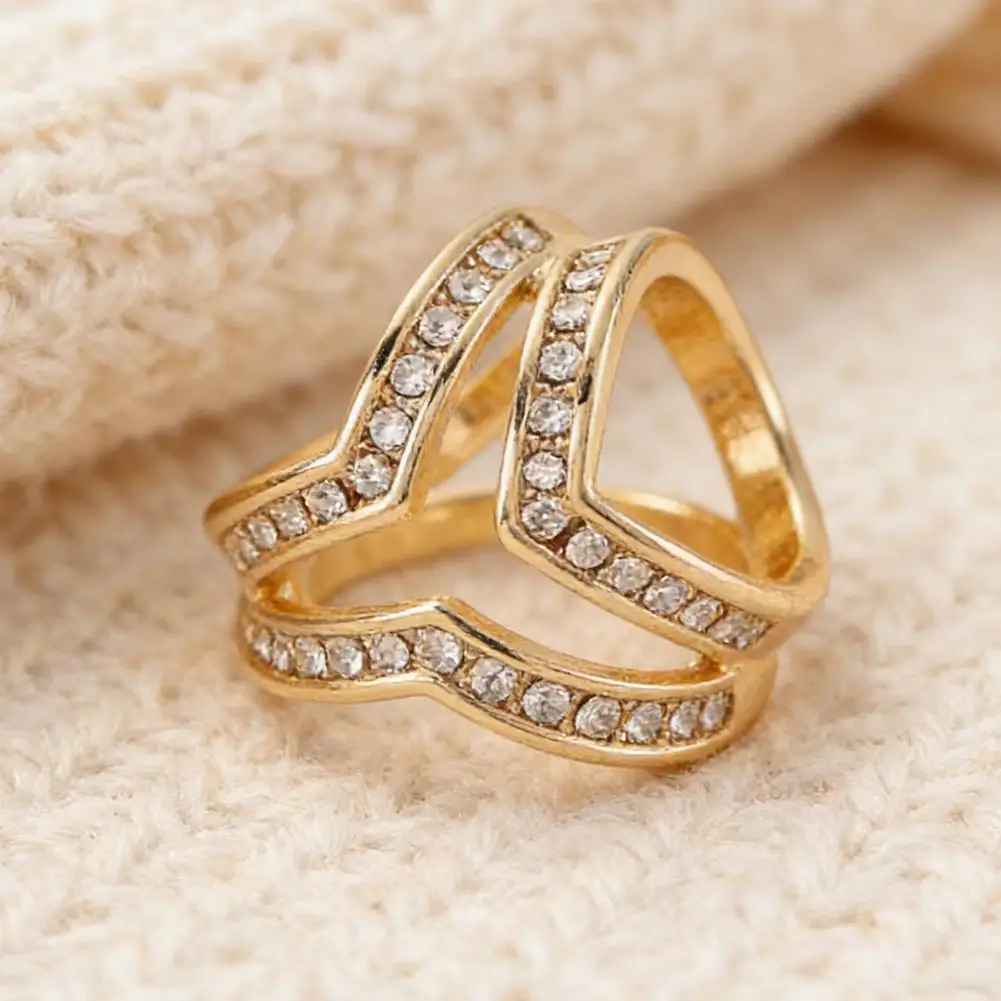 Glossy Golden Scarf Buckle Three-ring Scarf Buckle with Rhinestones Korean Style Shawl Fastener Elegant Scarf Button for Women
Glossy Golden Scarf Buckle Three-ring Scarf Buckle with Rhinestones Korean Style Shawl Fastener Elegant Scarf Button for Women