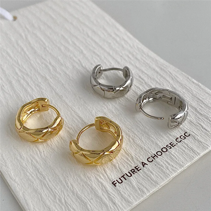 Ins style earrings with niche design, high-end feel, light luxury, simple style, temperament, personalized jewelry ear studs
Ins style earrings with niche design, high-end feel, light luxury, simple style, temperament, personalized jewelry ear studs