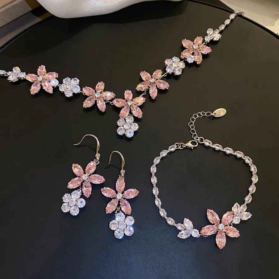 Women 3Pcs Irregular Flower Zircon Jewelry Set, Fashion Necklace Bracelet Earrings Luxury Banquet Party Fine Jewelry
Women 3Pcs Irregular Flower Zircon Jewelry Set, Fashion Necklace Bracelet Earrings Luxury Banquet Party Fine Jewelry