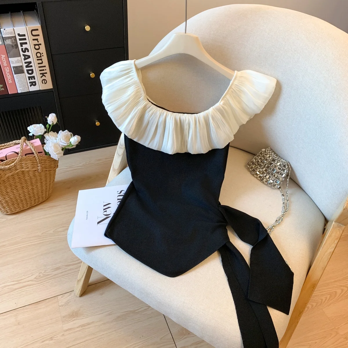 Summer New Style Women's Knitted Ice Silk T-shirt Shoulder Bared Short Top with Lace Tie Waist Design Breathable Thin
Summer New Style Women's Knitted Ice Silk T-shirt Shoulder Bared Short Top with Lace Tie Waist Design Breathable Thin