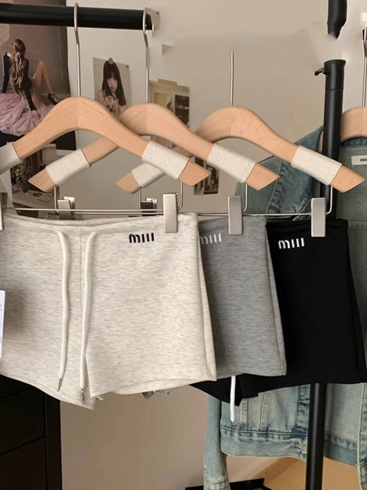 Korean Style Casual High Waist Sporty Short Pants Women Summer Slim Fit Trendy Versatile Butt Covering A- Line Short Pants
Korean Style Casual High Waist Sporty Short Pants Women Summer Slim Fit Trendy Versatile Butt Covering A- Line Short Pants