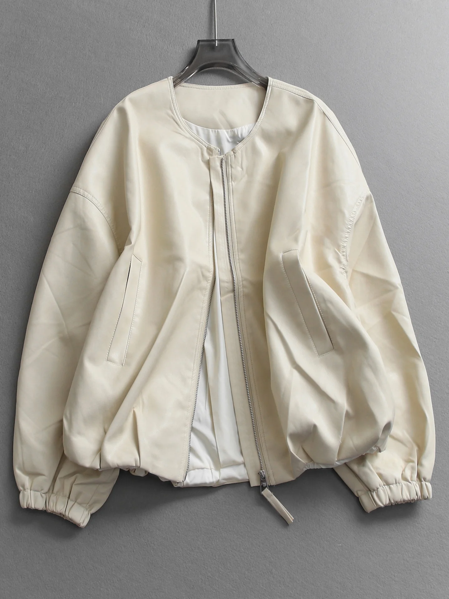 Loose Fit Long Sleeve round Neck Korean Style Jacket Outerwear Pure Color Slimming Silhouette Spring 2026 Women's Leather Jacket
Loose Fit Long Sleeve round Neck Korean Style Jacket Outerwear Pure Color Slimming Silhouette Spring 2026 Women's Leather Jacket