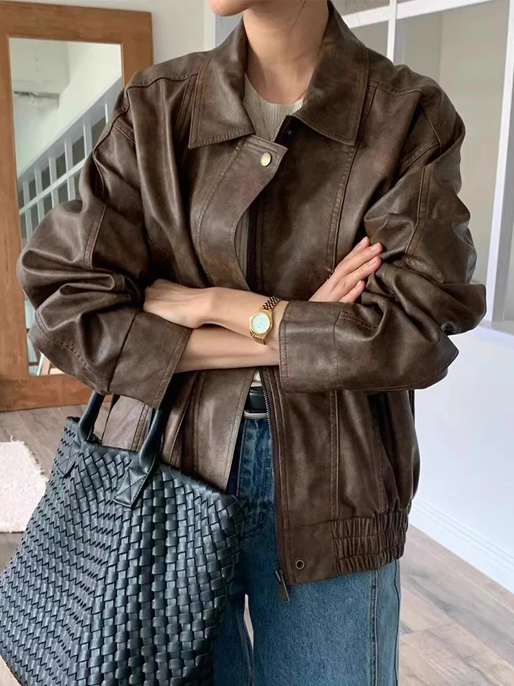 Retro Chic PU Leather Biker Jaet Women's Loose Fit Collared ort Outerwear Vintage Sle Long Sve Zipper Closure Coat
Retro Chic PU Leather Biker Jaet Women's Loose Fit Collared ort Outerwear Vintage Sle Long Sve Zipper Closure Coat