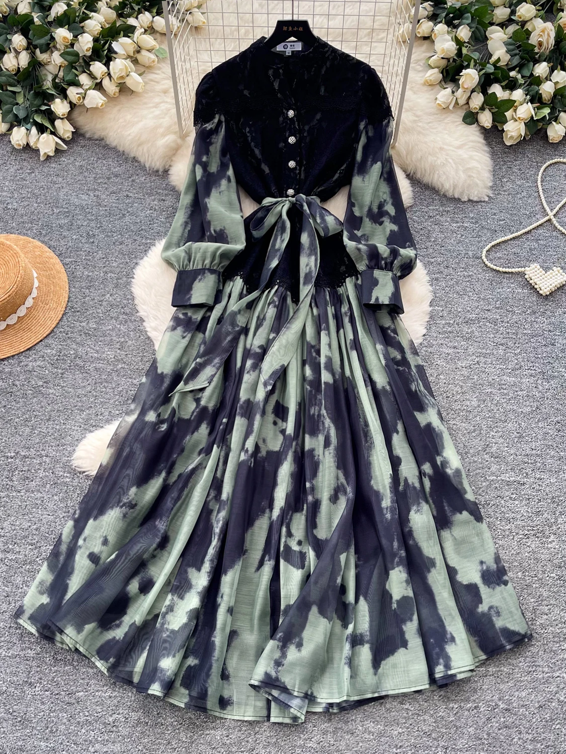 Korean Style V-Neck Lace Splice Dress Women's Slim Fit Waist Cinching Long Skirt Large Swing Polyester Fiber Commute
Korean Style V-Neck Lace Splice Dress Women's Slim Fit Waist Cinching Long Skirt Large Swing Polyester Fiber Commute