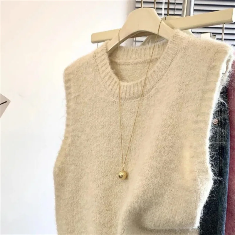 Autumn Winter Knitted Vest Fashion Women 2026 Sleeveless Sweater Tops Female Solid Color Vest Ladies Loose Waistcoat Clothes
Autumn Winter Knitted Vest Fashion Women 2026 Sleeveless Sweater Tops Female Solid Color Vest Ladies Loose Waistcoat Clothes